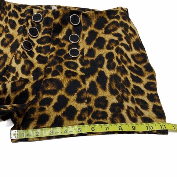 VITTA Luna Leopard Animal Double Button Shorts - Picture 4 of 8